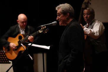 Three-time US Poet Laureate, Robert Pinsky in an unforgettable session of jazz and poetry. With an approachable style and capacity for wide-ranging themes and topics, he read to jazz music by acclaimed musicians Rick Smith and Christy Smith and showed us how poetry shares qualities of pitch, rhythm and tempo with music.