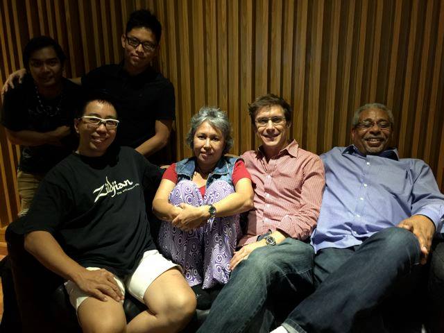 Recording at 32Bit Recording Studio
Brad Swope, Christy Smith, Goh Yong Seng Tamagoh
producer Huang Junxiang
sound engineer Ross Ahmad
Original soundtrack by
Susan Harmer Lauw
for the documentary Forgotten Flavours.