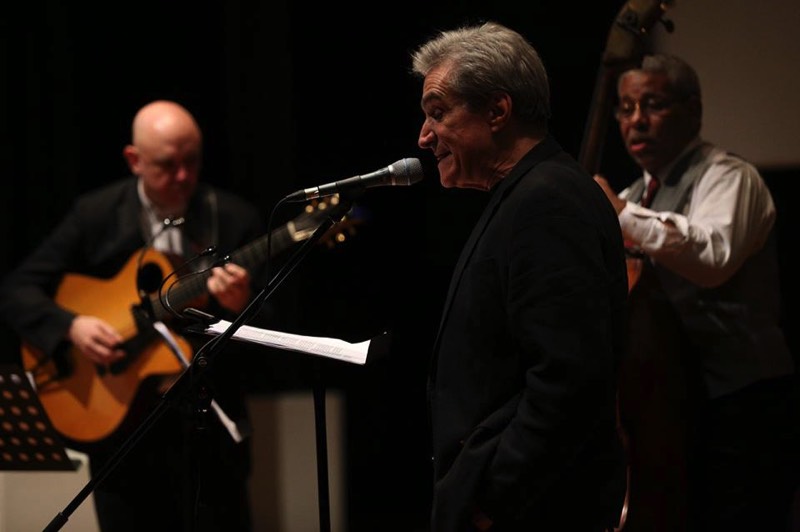 Three-time US Poet Laureate, Robert Pinsky
in an unforgettable session of jazz and poetry.
With an approachable style and capacity
for wide-ranging themes and topics,
he read to jazz music by acclaimed musicians
Rick Smith and Christy Smith
and showed us how poetry shares qualities of
pitch, rhythm and tempo with music.