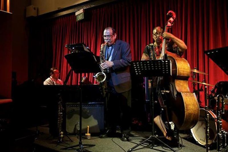 Jeremy Monteiro, Ernie Watts and Christy Smith
 Singjazz Club
230720014